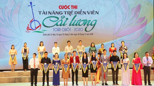 Abschluss des Wettbewerbs für Talente des Cai Luong-Gesangs 2020 - ảnh 1