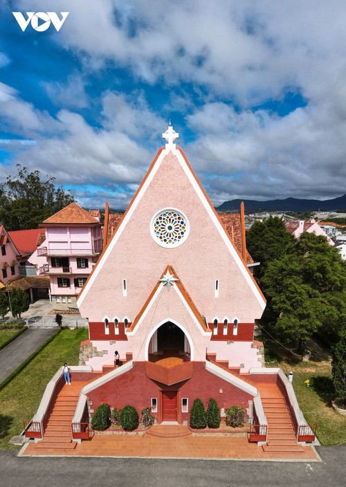 „Check in” in der Rosa-Kirche in Da Lat - ảnh 3