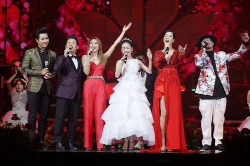 Vietnamesische Künstler singen „We are the family” gegen Covid-19-Pandemie - ảnh 1