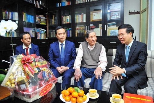 Vo Van Thuong beglückwünscht Künstler zum Neujahr - ảnh 1