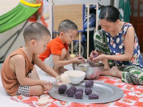 Das Mondfest in der Covid-19-Pandemie: sich um Mitmenschen kümmern - ảnh 10