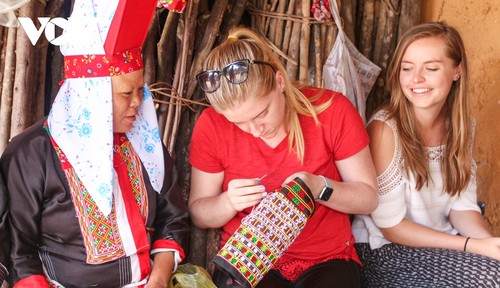 Quang Ninh fördert heimische Kultur für nachhaltige Entwicklung - ảnh 1