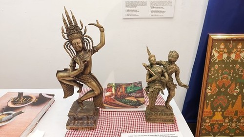 Ausstellung „Kulturfarben der ASEAN” in Vietnam - ảnh 1