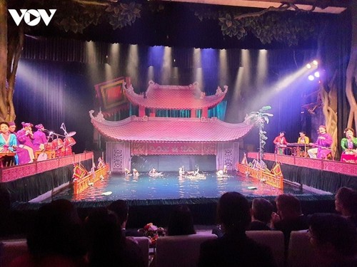 Der dänische Kronprinz erlebt Dong Ho-Bilder und Wasserpuppentheater in Hanoi - ảnh 10