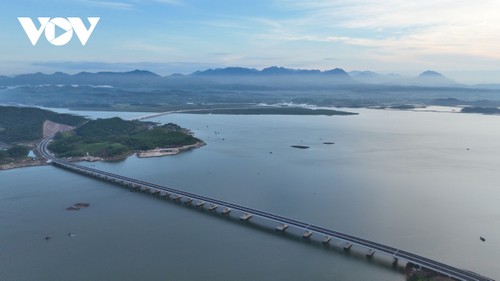 Quang Ninh fördert das grüne Wachstum und regionale Verbindung - ảnh 2