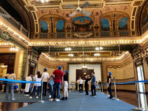 Ho-Chi-Minh-Stadt empfängt zu Feiertagen fast eine Million Besucher  - ảnh 1