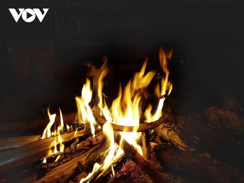 Sitte zur Verehrung des Ofengottes der Tay - ảnh 2