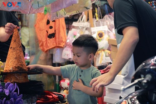 Hanoi steht im Zeichen von Halloween - ảnh 15