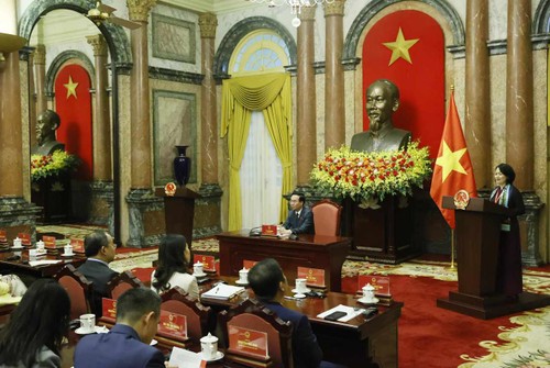 Staatspräsident Vo Van Thuong empfängt Delegation der Rotkreuz- und Rothalbmondbewegung - ảnh 1