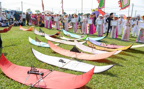 Umzug des 300-jährigen Drachens in Thang Long-Zitadelle - ảnh 1