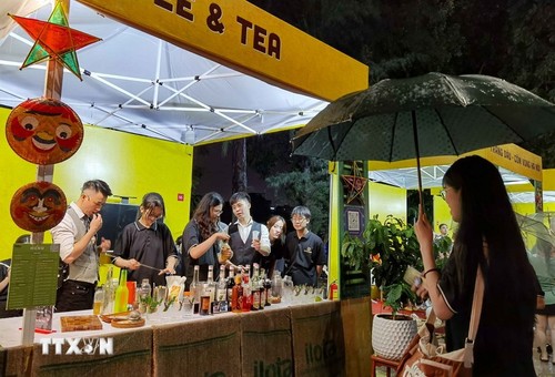 Das Fest für touristische Geschenke in Hanoi bietet Besuchern interessantes Erlebnis an - ảnh 1