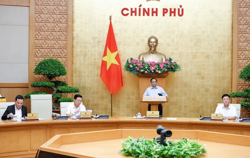 Premierminister Pham Minh Chinh leitet die Regierungssitzung über den Gesetzaufbau - ảnh 1