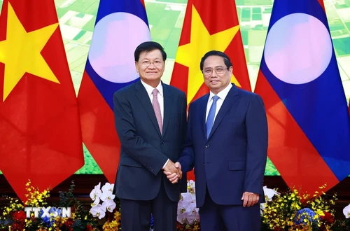 Premierminister Pham Minh Chinh führt Gespräch mit Partei- und Staatschef von Laos - ảnh 1