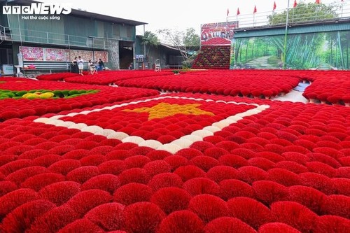 Das über 100 Jahre alte Räucherstäbchendorf in Hanoi beschäftigt sich mit der Räucherstäbchen-Produktion vor dem Neujahr - ảnh 11