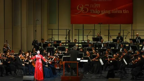 Das besondere Kunstprogramm „95 Jahre – Das Licht des Vertrauens entzünden“ - ảnh 1