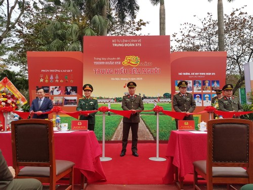 Eröffnung der Ausstellung über das Wachregiment 375 - ảnh 1