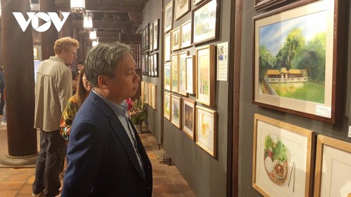 Ausstellung „Mehrfarbig” bringt dem Publikum die Kunst näher - ảnh 1