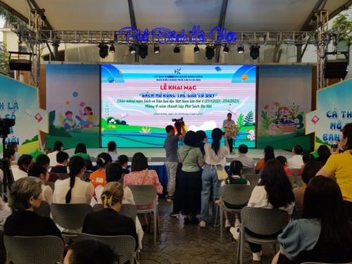 Der vietnamesische Büchertag verbreitet die Lesekultur in der Gemeinschaft - ảnh 1