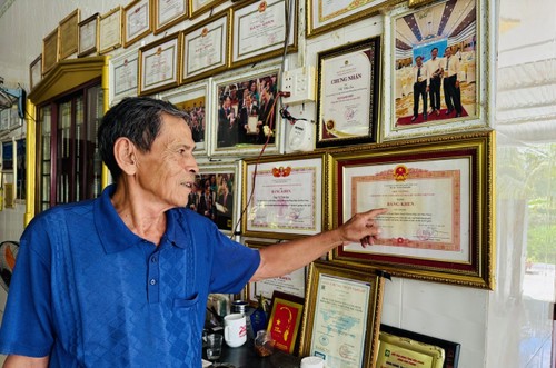 Erfolge aus dem Durian-Anbau des Landwirts Chin Em in Hau Giang - ảnh 2