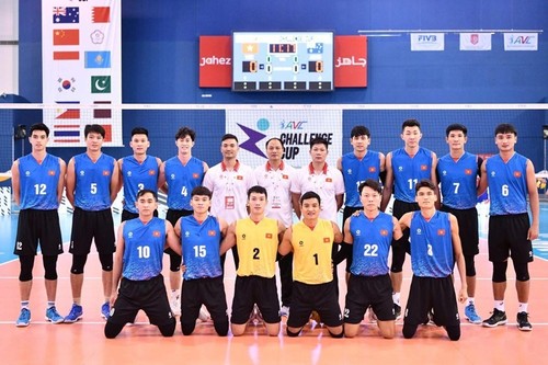 Vietnams Männer-Volleyballteam spielt in Bahrain - ảnh 1