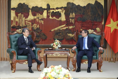 Premierminister Pham Minh Chinh empfängt JBIC-Vorstandschef Maeda Tadashi in Hanoi - ảnh 1