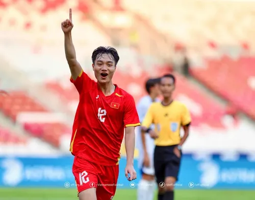 U23-Südostasienmeisterschaft: Vietnam gewinnt 2:1 gegen die Philippinen - ảnh 1