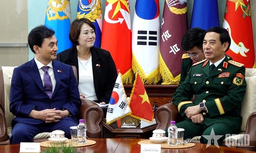 General Phan Van Giang trifft den südkoreanischen Verteidigungsminister - ảnh 1