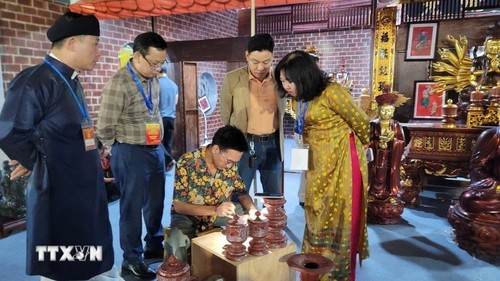 Festival zur Bewahrung und Entwicklung internationaler Handwerksdörfer in Hanoi - ảnh 1