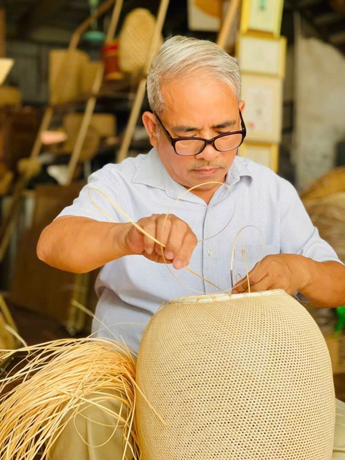 Handwerker bringen Vietnams Rattan- und Bambusprodukte in die Welt - ảnh 3