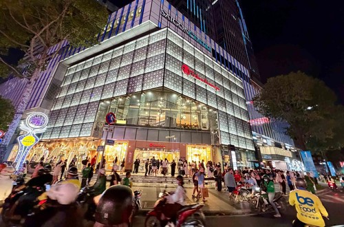 Ho-Chi-Minh-Stadt bereitet sich auf die Festsaison zum Jahresende vor - ảnh 1