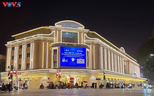Strahlende Weihnachtszeit in Hanoi - ảnh 2