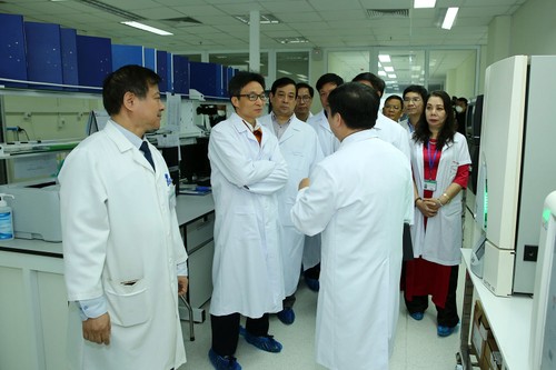 Pneumonie aigue; Vu Duc Dam visite l’hôpital des maladies tropicales - ảnh 1