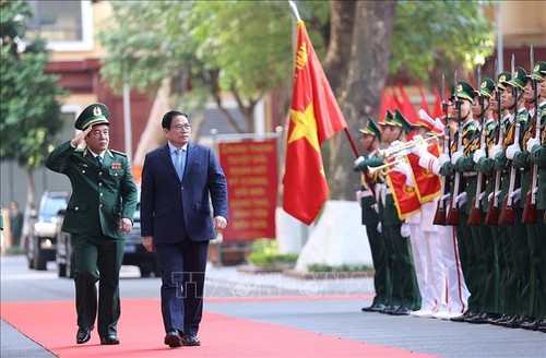 Le Premier ministre travaille avec le Commandement de la garde-frontière - ảnh 1