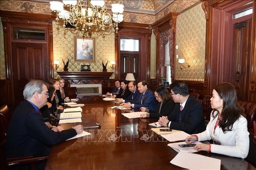 Lê Minh Khai rencontre des officiels et des entrepreneurs américains - ảnh 1