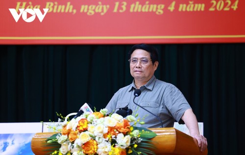 Pham Minh Chinh en réunion avec les dirigeants de la province de Hoa Binh - ảnh 1