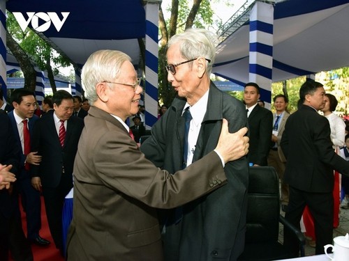 Le secrétaire général Nguyễn Phú Trọng, le peuple et l’armée: Des souvenirs en images - ảnh 15