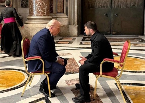 Maison Blanche: les présidents Trump et Zelensky ont eu un échange "très efficace" au Vatican - ảnh 1