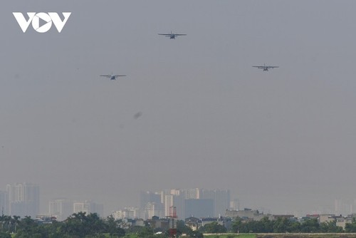 La “cavalerie volante” de l’armée de l’air vietnamienne en formation dans le ciel de Hanoï - ảnh 8