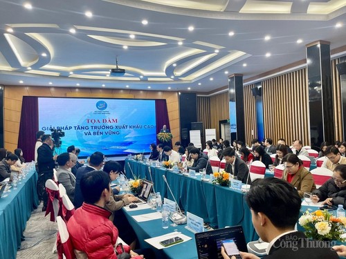 Les échanges commerciaux du Vietnam devraient dépasser les 920 milliards de dollars en 2025 - ảnh 1