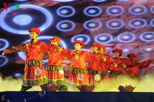 Rực rỡ Lễ hội đường phố Carnaval Hạ Long 2012 - ảnh 4