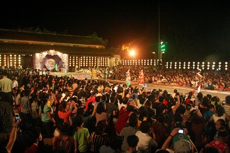 Festival Huế 2014 thu hút số lượng khách kỷ lục - ảnh 1