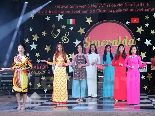 Festival mahasiswa Vietnam 2017 dibuka di Italia - ảnh 1