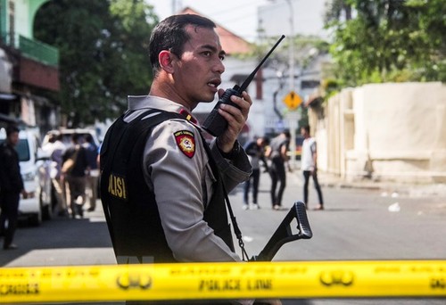 IS bertanggung jawab melaksanakan serangan bom terhadap Kantor Kepolisian di Kota Surabaya - ảnh 1