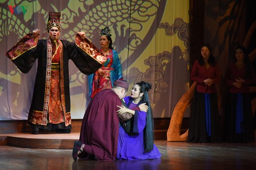 Ribuan tahun awan putih – perbauran seni panggung tradisional - ảnh 1