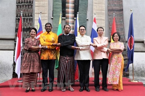 Memperkuat persatuan sehubungan dengan Hari Keluarga ASEAN di Italia - ảnh 1