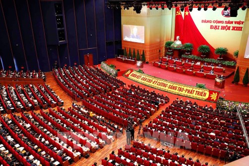 Pakar Internasional Apresiasi Semua Sukses yang Ciptakan Prestise Vietnam - ảnh 1