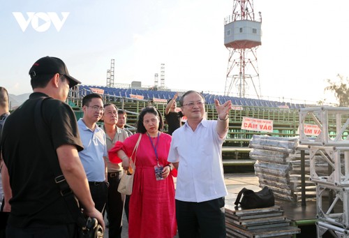 Program “Perkasa dan Kaya dari Laut Ibu Pertiwi”: Menyebarkan dengan Kuat Rasa Cinta dan Kebanggaan Akan Laut dan Pulau Vietnam - ảnh 1