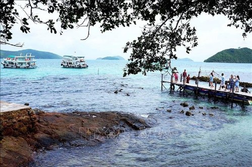 Pulau-Pulau yang Tidak Bisa Dilewatkan pada Liburan Musim Panas 2024 - ảnh 10