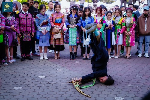 Ly Mi Cuong dan Perjalanan Menyebarkan Keindahan Instrumen Musik Etnis Minoritas Mong - ảnh 3