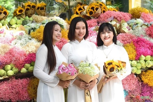 Ao Dai Turun ke Jalan pada Musim Gugur - ảnh 6